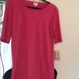 LuLaRoe Gigi shirt and Black Cassie skirt